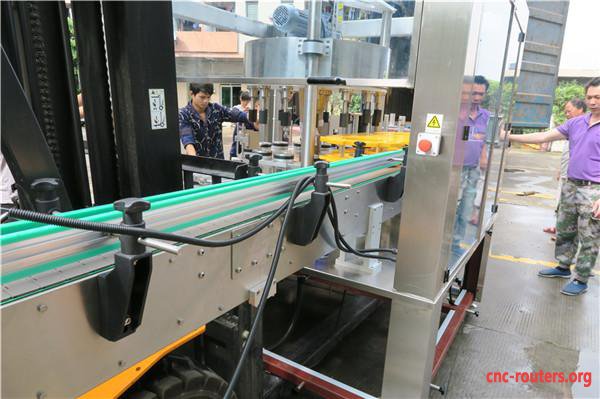 Efficient Bottle Rotary Sticker Labeling Machine Equipment PLC touch screen